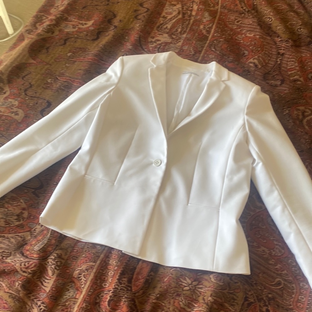 T Tahari NWOT White Blazer